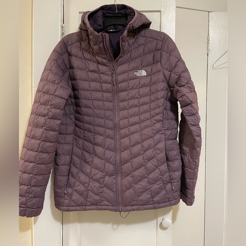 The Northface Women’s Thermoball hoodie quilted jacket purple plumb size XL
